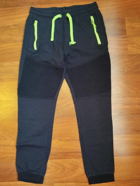 Tmavomodré tepláky, 164