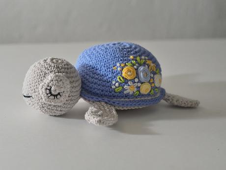 Korytnačka s vyšívanými kvietkami (rôzne farby), 