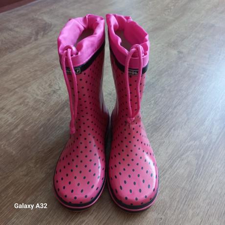 Gumáky, 34