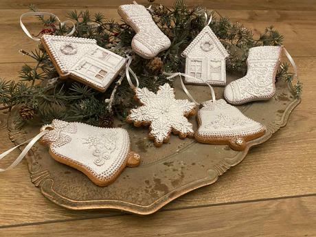 Medovník čižmička - perník s bielou polevou 1 ks, 