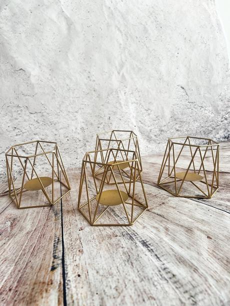 Zlatý svietnik stredný,