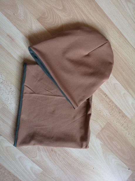 Čiapka a nakrcnikom, 