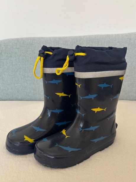 Gumové čižmy tchibo s motívom žralokov, 28