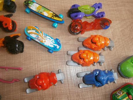 Kinder hračky(cena za ks), 