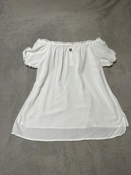 Jemná blúzka s odhalenými ramenami zn. magenta, m / s