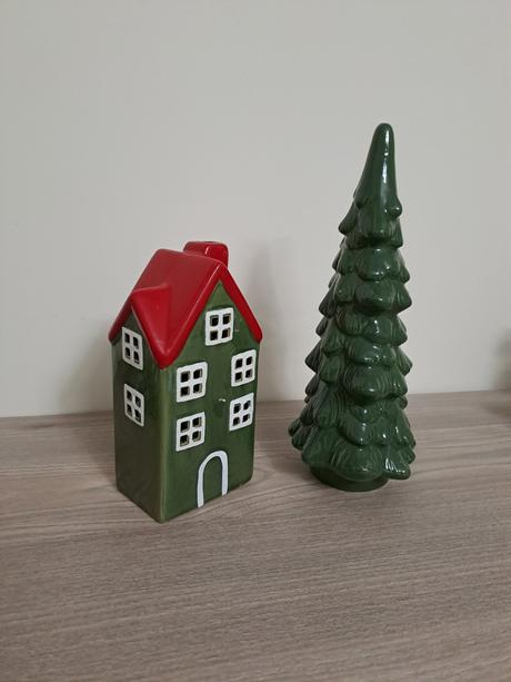 Vianočný domček a stromček,