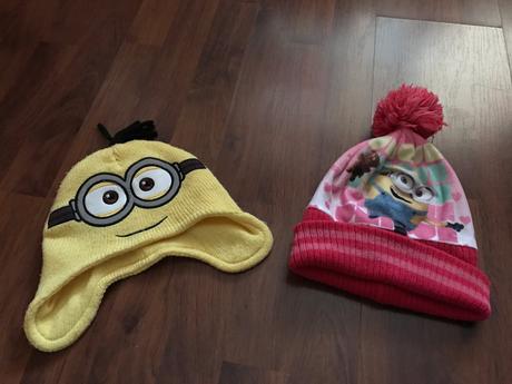 2 mimoňové čiapky, 128