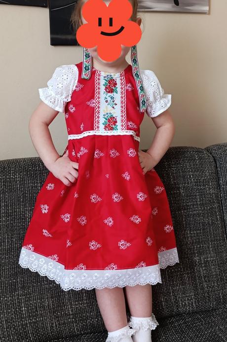 Folklórne šaty / kroj, 110