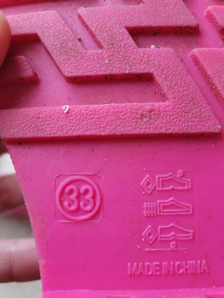 Dievčenské gumáky, 33