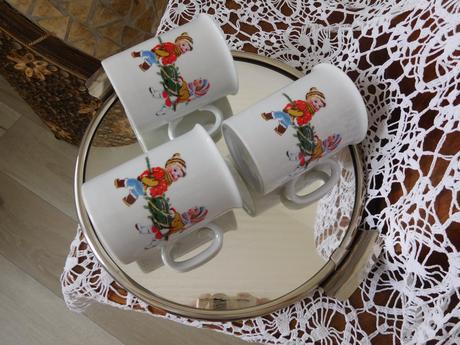 Retro šálky vianočné 3 kusy porcelán,, 