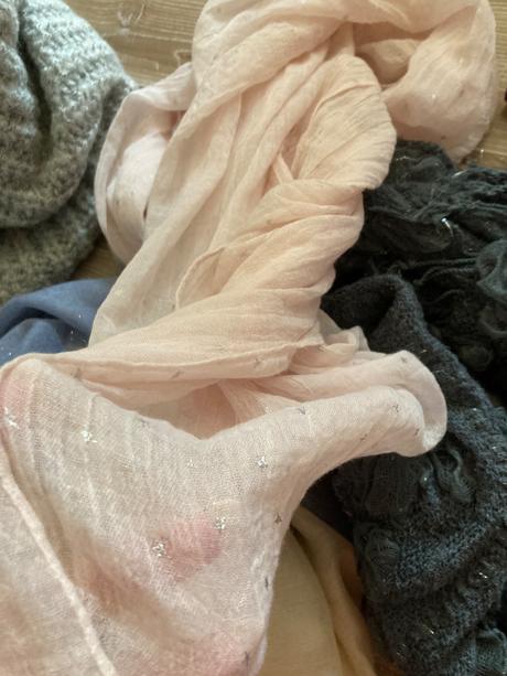 Balíček šál,nákrčník,šatky cena spolu za 11 ks, 