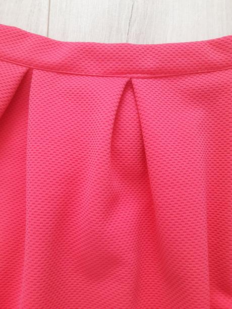 Cyklaménová sukňa, s