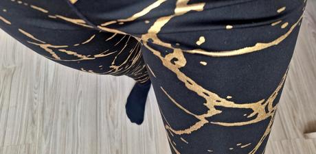 Čierno-zlaté legíny, m