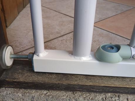 Detská kovová bezpečnostná zábrana na dvere,schody, safety 1st