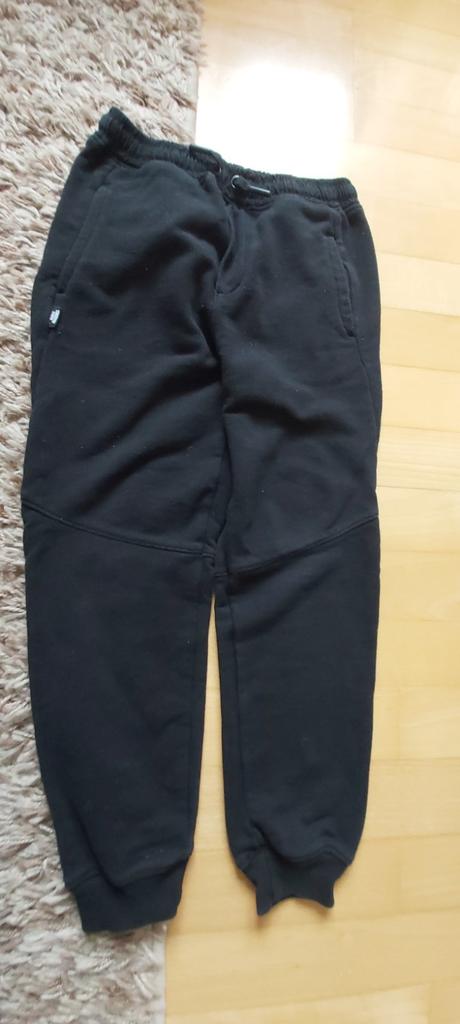 Teplaky nie flisove, ale nie uplne tenke, zara,134