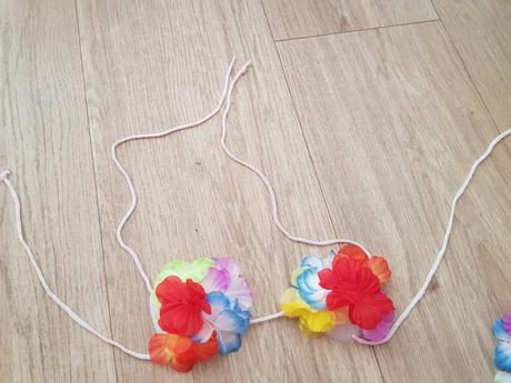 Krasny hawajsky kostym  5 casti. novy s visackou, 