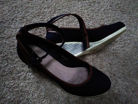 Tmavomodre lodicky, 38