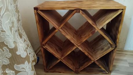 Drevený stojan na fľašky, 