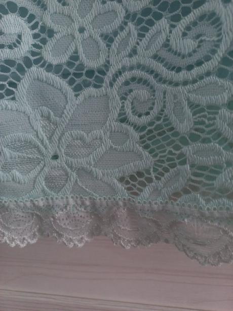Čipkované šaty, s