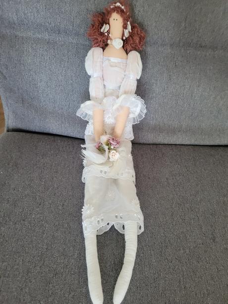 Tilda bábika nevesta, 