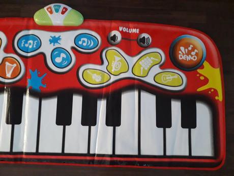 Podlozka - velky hraci klavir,