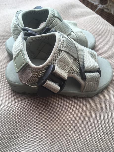 Sandalky reserved, reserved,20