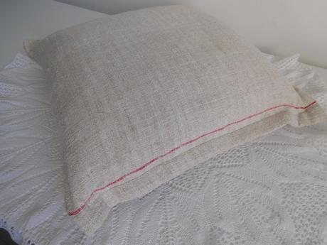 Vankúše menšie , vačšie, podlhovasté,, 