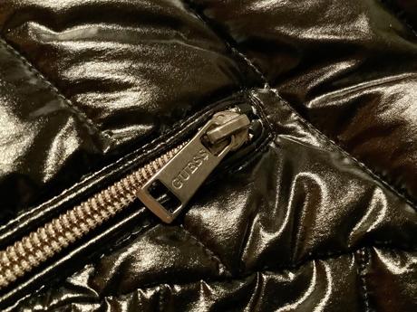 Krasna znackova bunda, guess,s