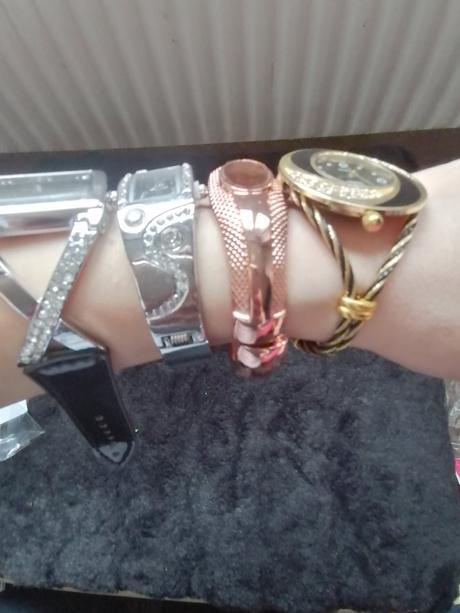 Retiazka,hodinky, náramky,náušnice,šperky, 