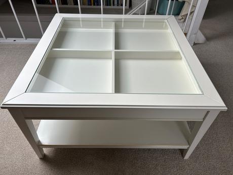 Predám biely konferenčný stolík, 