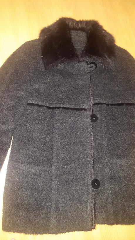 Vlnený kabát s kožušinou, 38