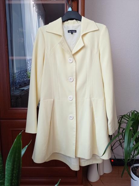 Krásny žltý kabatik, 36