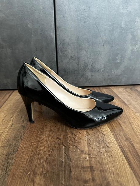 Čierne lodičky, 39