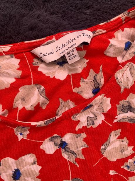 Kvetovane červene mini šaty s 3/4 rukavom f&f, f&f,m