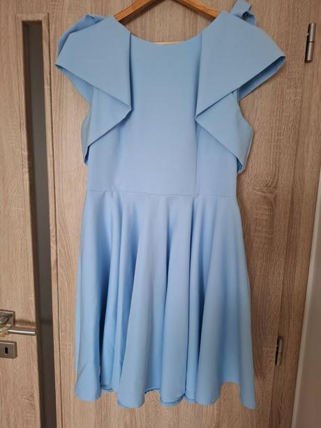 Svetlomodré spoločenské šaty, l