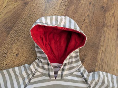 Mikina pirátska, 104