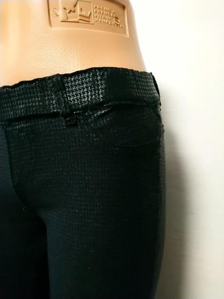 Dámske legínové džegíny s lesklým čiernym vzorom, xs