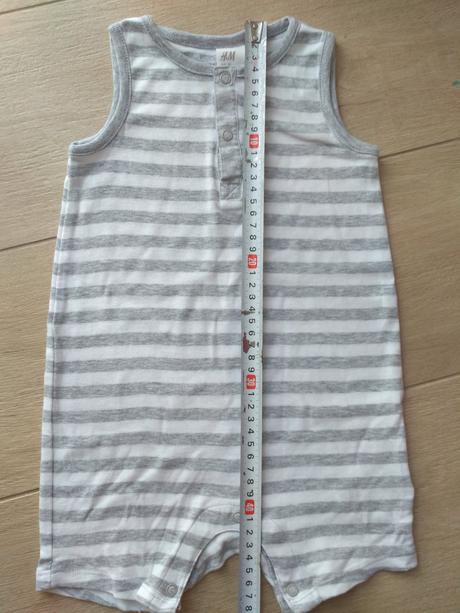 Pásikavé šedobiele opaľovačky, h&m,80