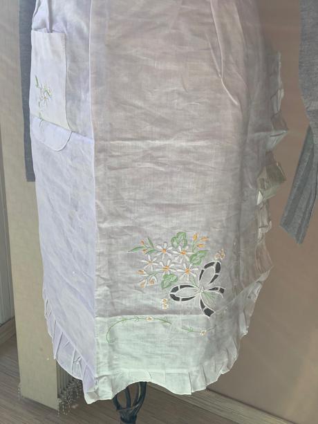 Krasna zásterka/ax, 