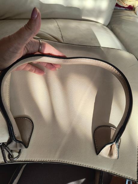 Krémová elegantná kabelka,