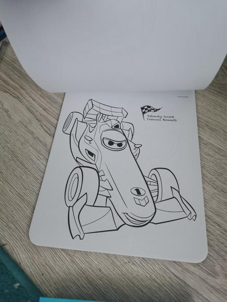 Zošit s úlohami a omaľovánka autá,