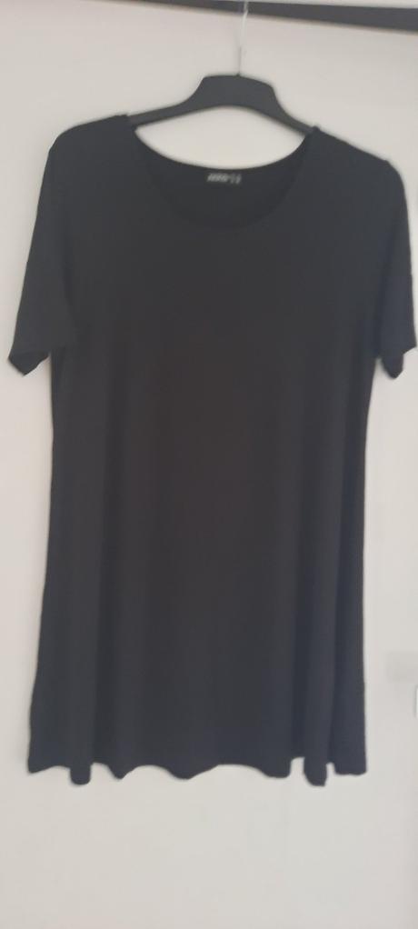 Tričko predlžené, čierne  -  vel. 44, <50