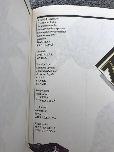 Kniha tri zajatci asteroidu, 