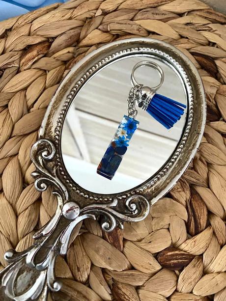 Ručne vyrobené živicové kľúčenky, 