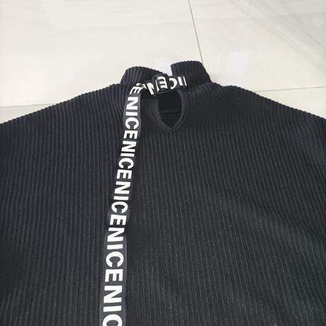 Vrubkovaný polorolak, s