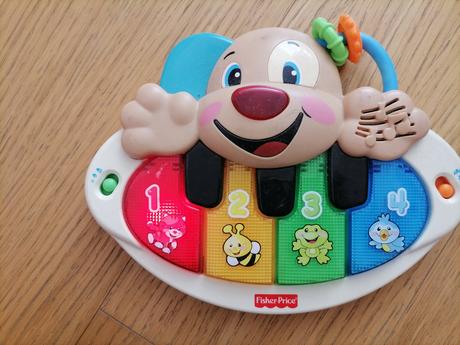 Psíkov klavír psík fisher price,