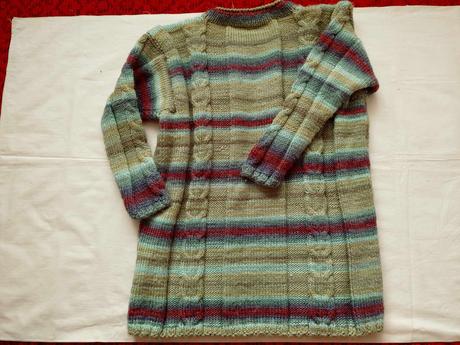 Teplý prúžkovaný pulovrik-nový, 140 / 146