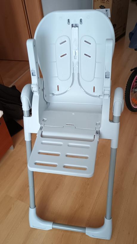 Jedalenska stolicky momi yumtis,