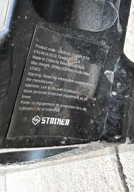 Kolobežka freestyle striker gravis l black, 