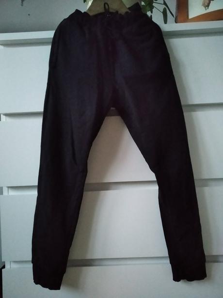 Čierne tepláky, 146